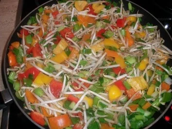 Rezept: Asiatische Hähnchenpfanne Bild Nr. 2 Asiatische Hähnchenpfanne - Rezept - Bild Nr. 2