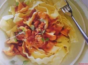 Wellennudeln mit Pfifferling -Bolognese - Rezept
