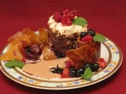 Fruchttörtchen mit Baiser, Ganache Creme und Honig-Rosmarin-Sabayonne - Rezept