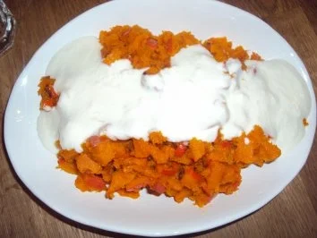 Rezept: Kürbis mit Knoblauchjoghurt Kürbis mit Knoblauchjoghurt - Rezept