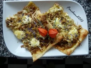 Rezept: Blätterteig trifft Mungobohnensprossen und Hack Blätterteig trifft Mungobohnensprossen und Hack - Rezept