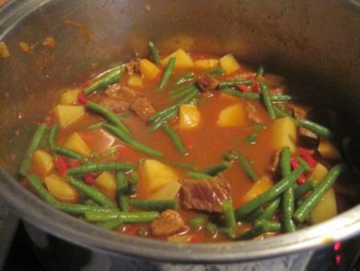 Rindfleischeintopf mit grünen Bohnen und Kartoffeln - Rezept - kochbar.de