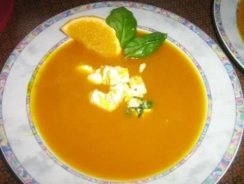 Exotische Kürbissuppe mit Schafskäse - Rezept