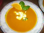 Rezept: Exotische Kürbissuppe mit Schafskäse Exotische Kürbissuppe mit Schafskäse - Rezept