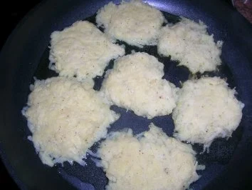 Rezept: falsches Kalbsfilet im Chinakohl- und Pancettamantel mit kleinen Röstis Bild Nr. 6 falsches Kalbsfilet im Chinakohl- und Pancettamantel mit kleinen Röstis - Rezept - Bild Nr. 6