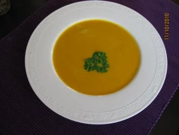 Rezept: Fruchtige Kürbissuppe Fruchtige Kürbissuppe - Rezept