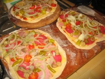 Pizza: Pizza auf neuem Pizzastein... - Rezept - Bild Nr. 2