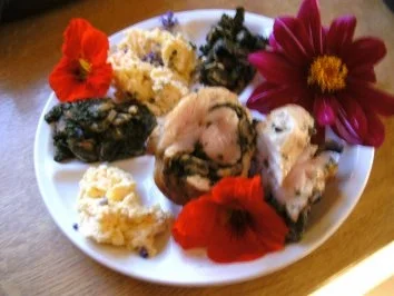 Rezept: Putenbrust- Rouladen.. mit Champinons-Petersilie-Füllung Putenbrust- Rouladen.. mit Champinons-Petersilie-Füllung - Rezept