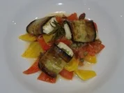 Rezept: Ziegenkäseröllchen auf süßsaurem Paprikagemüse Ziegenkäseröllchen auf süßsaurem Paprikagemüse - Rezept