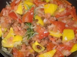 Rezept: Ziegenkäseröllchen auf süßsaurem Paprikagemüse Bild Nr. 4 Ziegenkäseröllchen auf süßsaurem Paprikagemüse - Rezept - Bild Nr. 4