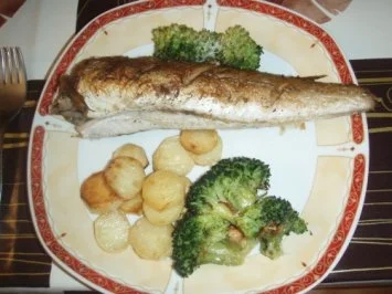 Rezept: Seehecht nach Müllerinart mit Bratkartoffeln und Broccoli Bild Nr. 2 Seehecht nach Müllerinart mit Bratkartoffeln und Broccoli - Rezept - Bild Nr. 2