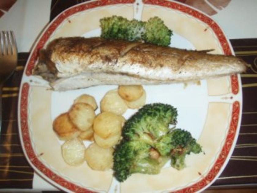Seehecht nach Müllerinart mit Bratkartoffeln und Broccoli - einfach ...