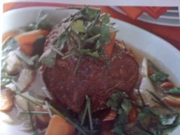 Rezept: Gekochtes Rindfleisch mit Wurzelgemüse und Kräutern Gekochtes Rindfleisch mit Wurzelgemüse und Kräutern - Rezept