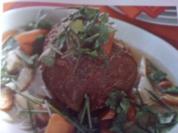 Gekochtes Rindfleisch mit Wurzelgemüse und Kräutern - Rezept