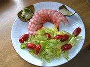 Rezept: Garnelen mit Salat .. an Oragenmajo.. und Avokacocreme Garnelen mit Salat .. an Oragenmajo.. und Avokacocreme - Rezept