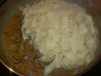 Lamm mit Pilzrahm und Bandnudeln - Rezept - Bild Nr. 7