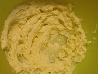 Rezept: *** Buttercreme - Schnittchen mit Schoko - Rumguß *** Bild Nr. 4 *** Buttercreme - Schnittchen mit Schoko - Rumguß *** - Rezept - Bild Nr. 4