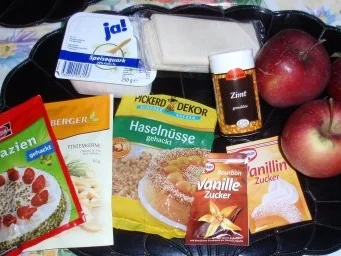 Rezept: Apfelstrudel mit verschiedenen Nüssen und Quark Bild Nr. 2 Apfelstrudel mit verschiedenen Nüssen und Quark - Rezept - Bild Nr. 2