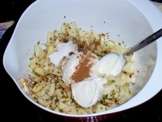 Rezept: Apfelstrudel mit verschiedenen Nüssen und Quark Bild Nr. 4 Apfelstrudel mit verschiedenen Nüssen und Quark - Rezept - Bild Nr. 4