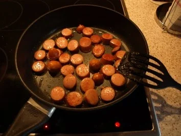 Rezept: Salsa Currywurst - höllisch scharf Bild Nr. 2 Salsa Currywurst - höllisch scharf - Rezept - Bild Nr. 2