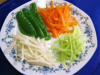 Rezept: Julienne-Süppchen vom Entenklein Bild Nr. 5 Julienne-Süppchen vom Entenklein - Rezept - Bild Nr. 5