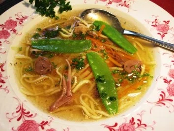 Rezept: Julienne-Süppchen vom Entenklein Julienne-Süppchen vom Entenklein - Rezept