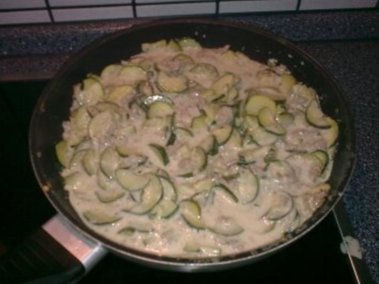 Zucchini-Hack-Pfanne mit Frischkäse - Rezept - kochbar.de