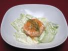 Lachsfrikadellen auf Gurkennudeln - Rezept