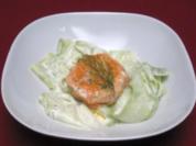 Lachsfrikadellen auf Gurkennudeln - Rezept