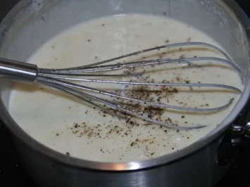 Spinat-Ricotta-Cannelloni in tomatisierter Roquefort-Bechamélsoße - Rezept - Bild Nr. 7