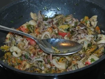 Spinat-Ricotta-Cannelloni in tomatisierter Roquefort-Bechamélsoße - Rezept - Bild Nr. 16