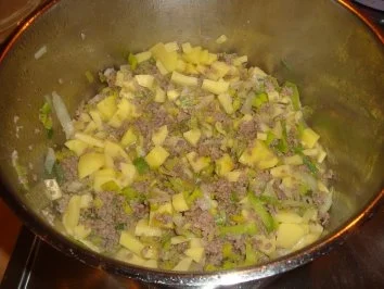 Rezept: Meine Hack-Kartoffel-Käsesuppe Bild Nr. 3 Meine Hack-Kartoffel-Käsesuppe - Rezept - Bild Nr. 3