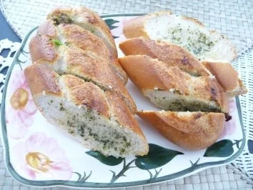 Rezept: Salate : Bunten Salat mit Kräuterbagett und Wurstkraken Bild Nr. 2 Salate : Bunten Salat mit Kräuterbagett und Wurstkraken - Rezept - Bild Nr. 2