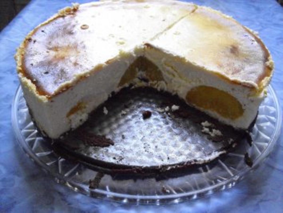 Pfirsich-Käsekuchen mit Schokoboden - Rezept - kochbar.de