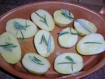 Schweinefilet toskanische Art mit Oliven-Vinaigrette und Rosmarinkartoffeln - Rezept - Bild Nr. 7