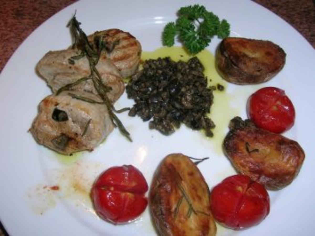 Schweinefilet toskanische Art mit Oliven-Vinaigrette und Rosmarinkartoffeln - Rezept