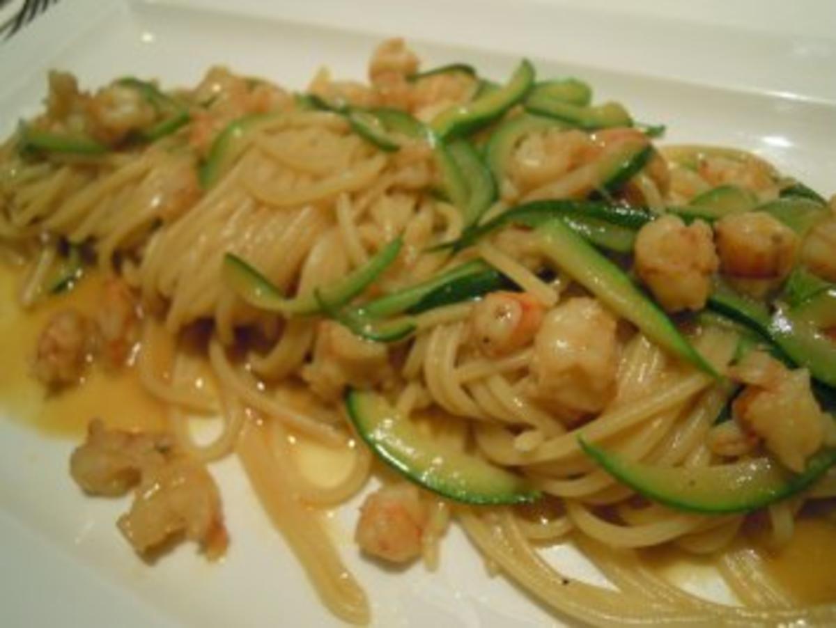 Spaghetti mit Scampi und Zucchini - Rezept - Bild Nr. 2