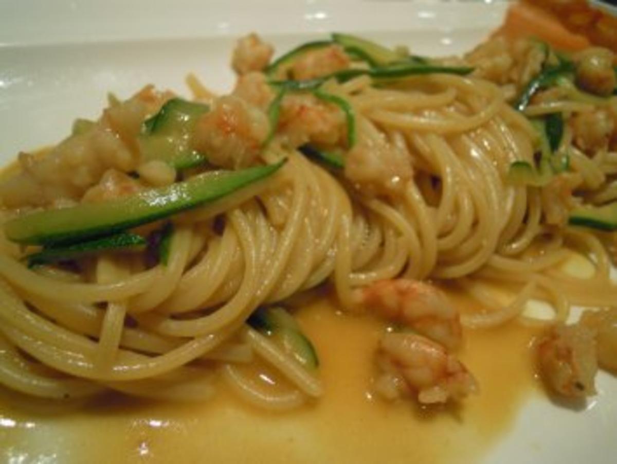 Spaghetti mit Scampi und Zucchini - Rezept - Bild Nr. 3
