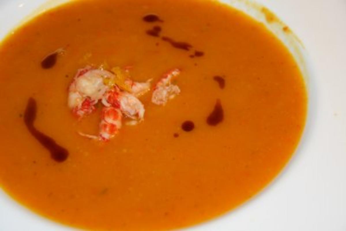 Suppe: Exotische Kürbissuppe mit Flusskrebs-Einlage - Rezept