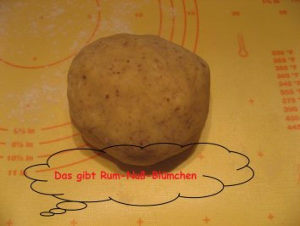 Weihnachtsplätzchen- Rum-Nuß-Blümchen - Rezept - Bild Nr. 2