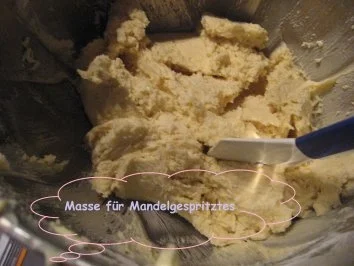 Rezept: Weihnachtsplätzchen- Mandelgespritztes Bild Nr. 2 Weihnachtsplätzchen- Mandelgespritztes - Rezept - Bild Nr. 2