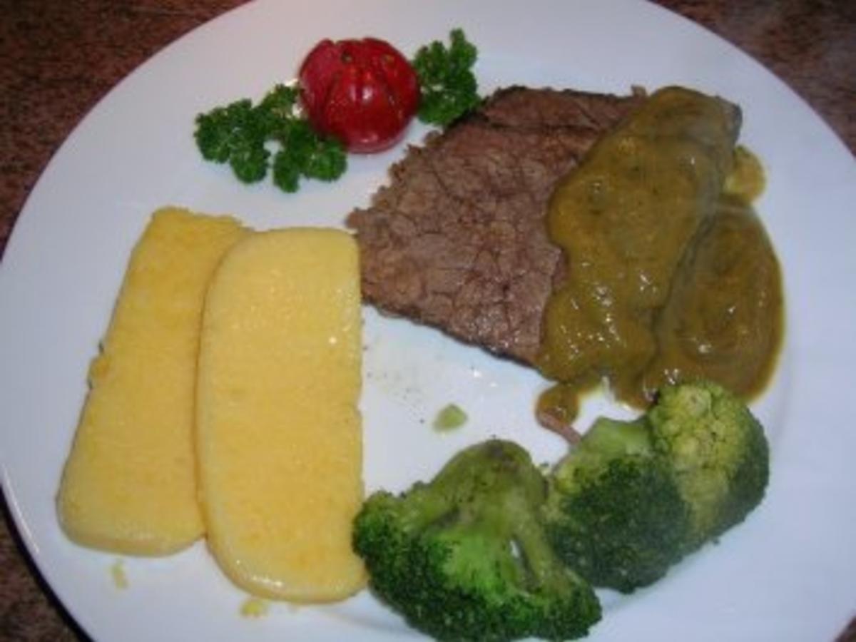 Giacommos Rinderbraten in Olivenöl geschmort, mit Polenta und Broccoli ...