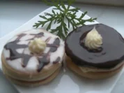 Buttercremtörtchen schwarz -  weiß - Rezept