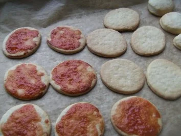 Buttercremtörtchen schwarz -  weiß - Rezept - Bild Nr. 3