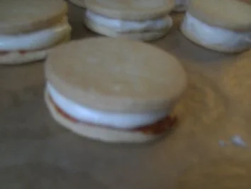 Buttercremtörtchen schwarz -  weiß - Rezept - Bild Nr. 5