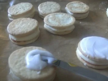 Buttercremtörtchen schwarz -  weiß - Rezept - Bild Nr. 6