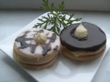 Buttercremtörtchen schwarz -  weiß - Rezept - Bild Nr. 7