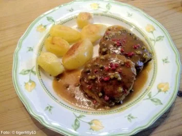 Frikadellen mit Pfeffer-Rahmsauce - Rezept