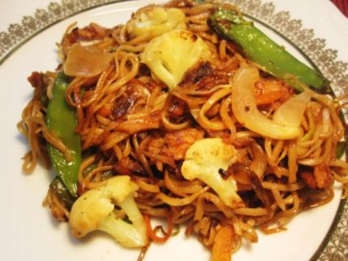 Mariniertes Schnitzel aus dem Wok mit Nudeln und Gemüse - einfach - von ...