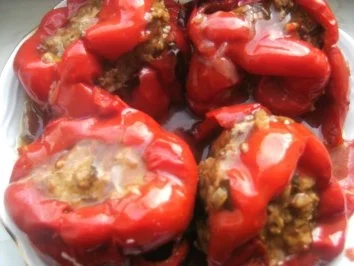 Rezept: gefüllte Paprikaschoten auf Kartoffelpürree und als Beilage Sauerrahmgurken, Bild Nr. 5 gefüllte Paprikaschoten auf Kartoffelpürree und als Beilage Sauerrahmgurken, - Rezept - Bild Nr. 5